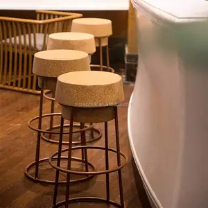 <span class=keywords><strong>Tabouret</strong></span> de <span class=keywords><strong>bar</strong></span> haut en liège de style unique et traditionnel avec cercle fer métal fait à la main rétro moderne pieds naturels bois noir - Product Image 5