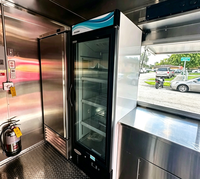 Remolque de Comida Móvil con Máquina Eléctrica para Cortar Carne en Espiral para Souvlaki Griego y Gyros en Caminos Rurales Europeos