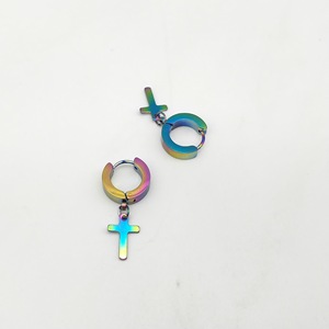 Pendientes con colgante de cruz, aro de acero inoxidable, para hombres y mujeres, diseño geométrico simple, disponible en varios colores - Product Image 4