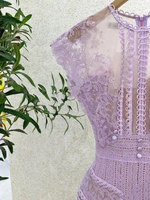 Boutique Großhandel Vietnamesisches Minderheitenkleid 2026 Sommer Neu Schmal Geschnittenes Spitzenkleid mit Transparenten Elementen, Sexy V-Ausschnitt, Elegantes A-Linien-Design