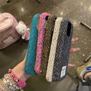 เคสโทรศัพท์ที่เหมาะสำหรับ iPhone 17 Pro Max, เคสโทรศัพท์กันกระแทกแบบใหม่ ดีไซน์น่ารัก ลายปักกำมะหยี่ สำหรับฤดูใบไม้ร่วงและฤดูหนาว รูระบายอากาศขนาดใหญ่ - Product Image 2
