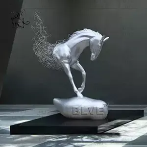 BLVE Hotel dekorative Metallkunst Design Spiegel polierte Pferdekopf-Skulptur aus Edelstahl mit Sockel