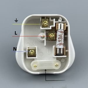 Enchufe Industrial Plegable Estándar Británico 13A de 3 Pines con Núcleo de Cobre Aislado con PVC para Uso Electrónico y Automotriz en el Reino Unido - Product Image 1