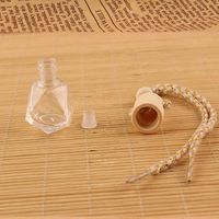 Bouteilles de parfum suspendues vides en forme de losange pour diffuseur de voiture avec bouchon en bois 6ml