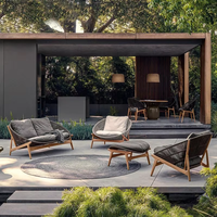 Ensemble de chaises longues d'extérieur avec structure en métal, dossier tressé, coussins gris, fauteuils et ottoman pour patio et jardin