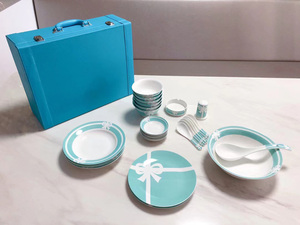Service de table en porcelaine fine, style européen, vaisselle de luxe en céramique, 28 pièces, avec 6 bols noirs en verre offerts - Product Image 6