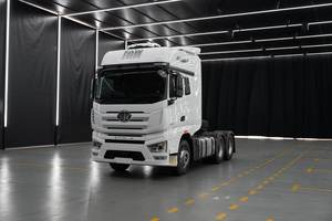 รถบรรทุกหัวลาก FAW J7 6x4 มือสอง พวงมาลัยซ้าย เครื่องยนต์ดีเซล Weichai 550 แรงม้า ระบบกันสะเทือนแบบลม เกียร์ธรรมดา ZF 12 สปีด กล้องมองหลัง - Product Image 2