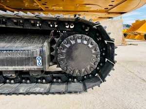 รถขุดตีนตะขาบไฮดรอลิก20ตัน320D2หนอนผีเสื้อใช้แล้วพร้อมส่วนประกอบมอเตอร์ & เกียร์โมเดล2015 - Product Image 4