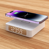Jam Alarm Digital LED cerdas, Jam Alarm Digital cerdas LED dengan pengisi daya nirkabel, waktu termometer untuk kamar tidur, rapat, pekerjaan rumah perjalanan