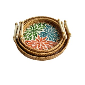 Bandeja de ratán vietnamita hecha a mano con conchas de colores, bandeja portátil tejida con asas para aperitivos, frutas, pan y té - Product Image 5