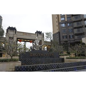 Escultura de Metal Esférica Oscura Personalizada para Jardín y Paisajismo de Entrada - Product Image 3