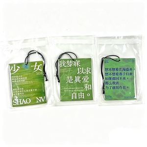 Désodorisant de voiture suspendu en papier absorbant découpé sur mesure avec logo personnalisé, parfum longue durée et cordon élastique - Product Image 1