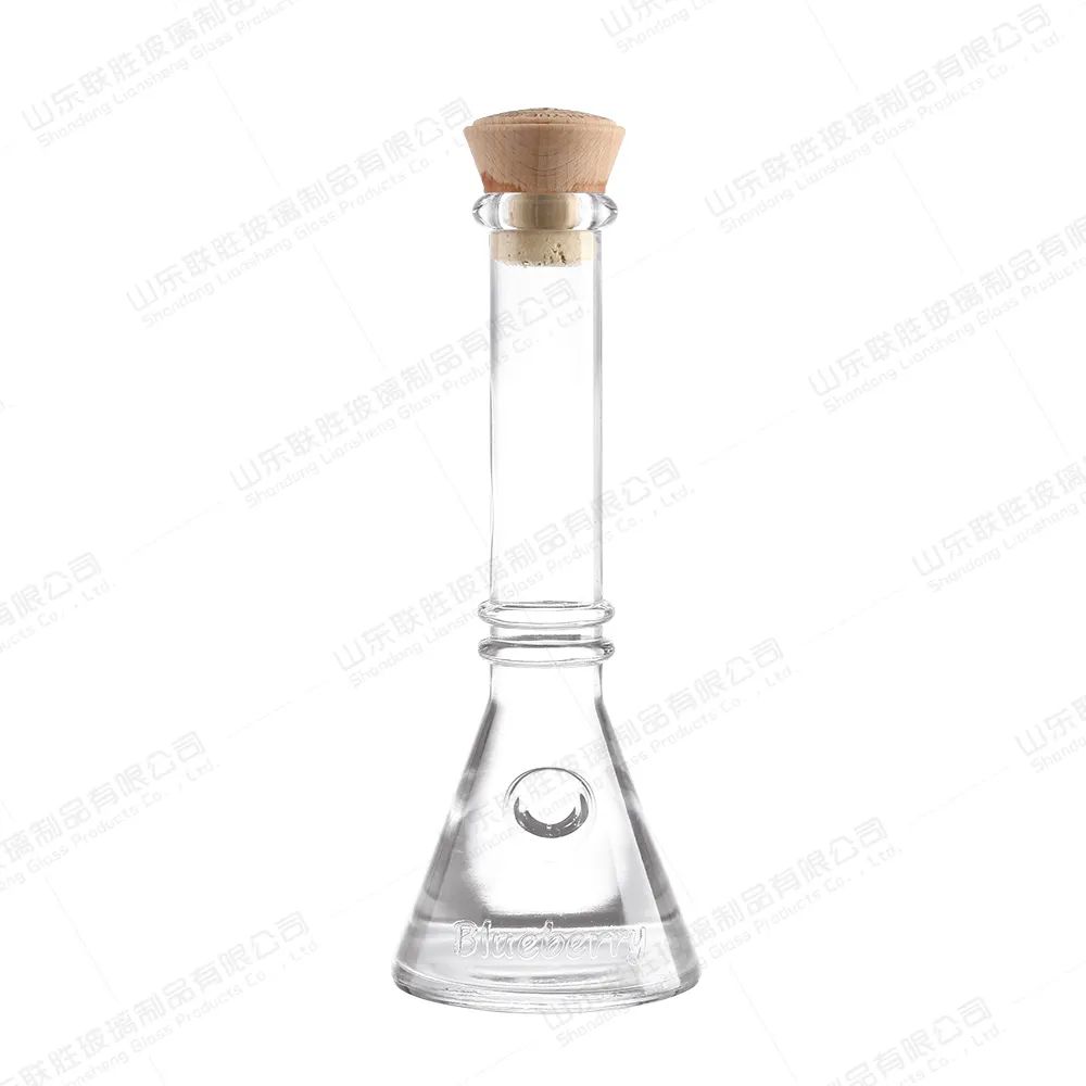 Großhandel 750 ml 700 ml 500 ml langmalig whisky klar dreieck konische flasche Turmform Whiskey Wodka Spirituosen Glasflasche