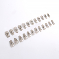 24 faux ongles gothiques punk à presser, longs, forme cercueil, avec motif rose noire