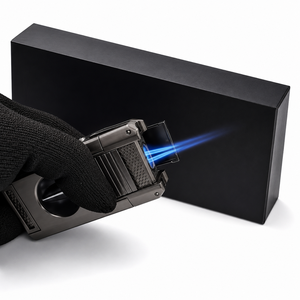 Accendino per Sigari Portatile 4-in-1 con Tagliasigari a V, Punzone, Ago per Sigari e Supporto - Fiamma a Getto Antivento per Viaggi e Affari - Product Image 3