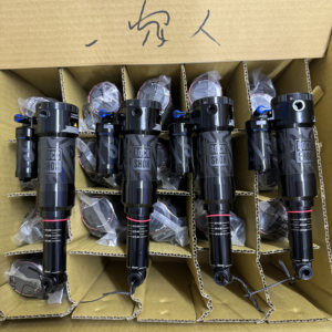 Amortiguador Trasero de Suspensión Neumática de Conexión Rápida SUPER Deluxe SEL+ RockShox de 205x65 para Eje - Product Image 6