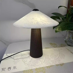Lámpara de Mesa de Mármol Natural Español, LED E27, con Interruptor, Lámpara de Escritorio de Diseño Nórdico Moderno y Minimalista para Dormitorio o Sala de Estar - Product Image 4