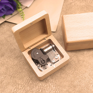 Caja <span class=keywords><strong>de</strong></span> Música Personalizada Yiyu, Adorno <span class=keywords><strong>de</strong></span> Madera <span class=keywords><strong>de</strong></span> Haya Maciza Pulida a Mano <span class=keywords><strong>de</strong></span> Ocho Tonos, Caja <span class=keywords><strong>de</strong></span> Regalo para Cumpleaños, San Valentín, 30 Años - Product Image 4