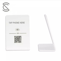 Bedruckter Acryl-Hochfrequenz-NFC-Lese-/Schreib-Displayständer für Restaurants mit Google-Bewertungen und QR-Code