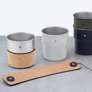Manicotto Protettivo <span class=keywords><strong>per</strong></span> Tazza da Campeggio Personalizzabile con Logo, in Pelle, Regolabile, Isolante Termico, Effetto Legno Morbido - Product Image 2