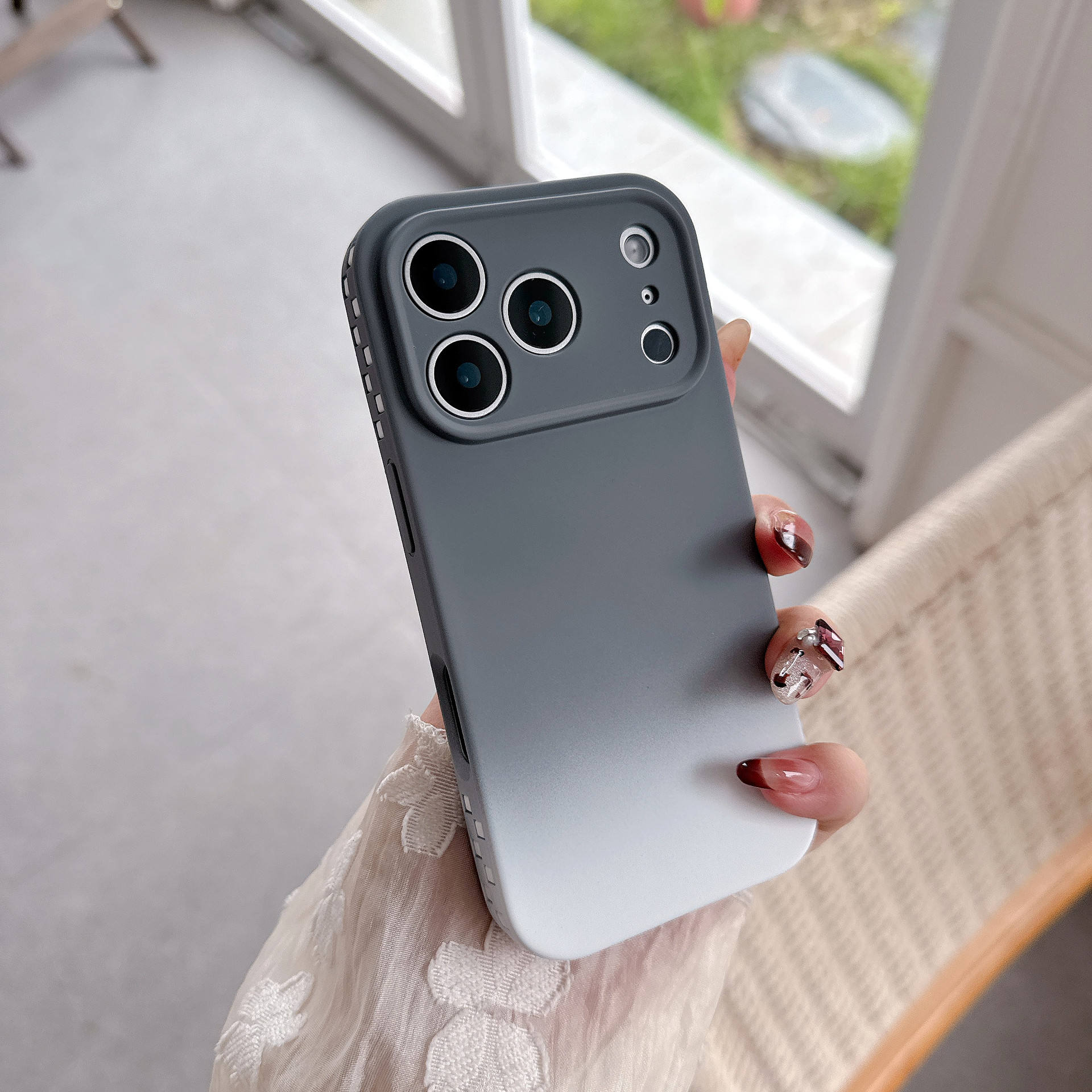 สีแทนเล็กน้อย