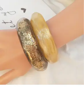 2021时尚新设计丙烯酸复古黄金宝石饰品批量手镯珠宝