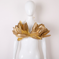 Costume de luxe avec ailes d'ange dorées en plumes, jupe en plumes, tenue de défilé de mode, Halloween, carnaval, performance scénique, cosplay
