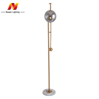 Lampe de sol en marbre doré LED au design artistique simple et moderne, vente en gros, pour salon de luxe, éclairage intérieur