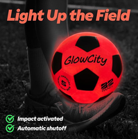 Ballon de football thermocollé GlowCity qui brille dans le noir - Tailles 34,5 pour enfants, adolescents et adultes - 2 lumières LED pour une utilisation en intérieur/extérieur - 0,4-0,45 kg