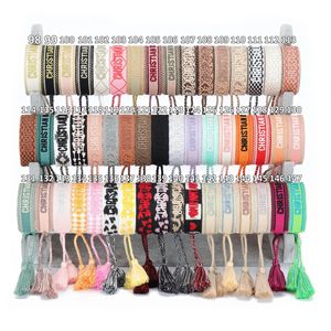 Bracelets d'<span class=keywords><strong>amitié</strong></span> ajustables en corde de coton brodée avec pompons, faits à la main, par LUCY Jewelry – Vente en gros - Product Image 6