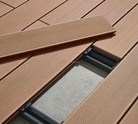 Plancher de terrasse en WPC co-extrudé moderne, imperméable, durable, composite bois-plastique PVC, pour les parcs extérieurs, installation facile par clic