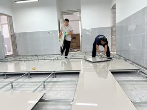 Plancher surélevé haute résistance 600x600mm pour salle de serveurs, dalles de plancher en acier et céramique, durables - Product Image 4