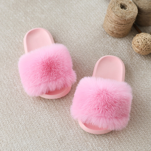 Красивые пушистые тапочки с ПВХ-подошвой для девочек оптом: розовые плюшевые повседневные тапочки для улицы и дома, модная детская обувь - Product Image 5