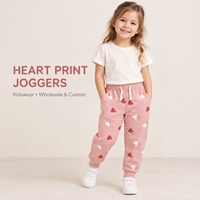 Celana Jogger Anak Perempuan Motif Hati Warna Dusty Pink dengan Ikat Pinggang Putih, Saku Samping, dan Manset untuk Pesanan Grosir dan Kustom Celana Anak Perempuan