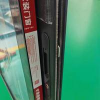 Fenêtre coulissante moderne en alliage d'aluminium avec double vitrage incassable et rideau suspendu à verrouillage de sécurité pour usage hôtelier