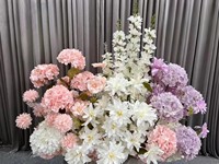 Décorations de mariage : Allée fleurie, rangée de fleurs suspendues, chemin de table fleuri pour mariage