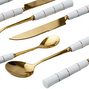 Ensemble de couverts de table en acier inoxydable de style nordique, conçu pour les cadeaux d'affaires et une ambiance culinaire immersive - Product Image 1
