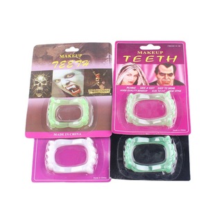 Prótesis Dentales de Vampiro que Brillan en la Oscuridad, de Plástico Blanco, Accesorios para Disfraces de Halloween, 5.5x4 cm - Product Image 4