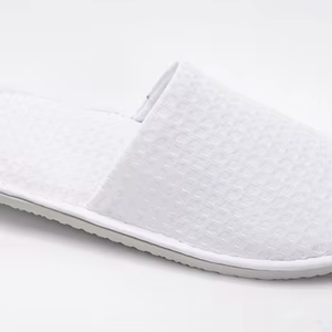 Pantoufles jetables de luxe blanches en tissu gaufré, personnalisables avec logo, pour compagnies aériennes, voyages, hôpitaux, hôtels et salles de bain, vente en gros - Product Image 5