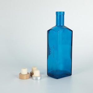 Muestras gratis Flat Square Desiree 75cl 0.75L Botellas de licor con logotipo grabado personalizado con corcho - Product Image 1