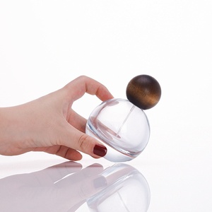 Fourniture de 30ml de bouteille de parfum en verre Baynet d'huile de parfum vide avec couvercle en forme de boule de bois de forme carrée et ronde pour la pulvérisation - Product Image 4