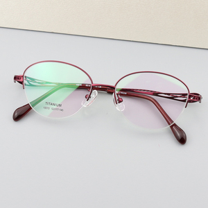Monture <span class=keywords><strong>de</strong></span> <span class=keywords><strong>lunettes</strong></span> en titane pur pour femmes 10010 – Tendance et élégante, pour myopie – Vente en gros directement du fabricant - Product Image 4