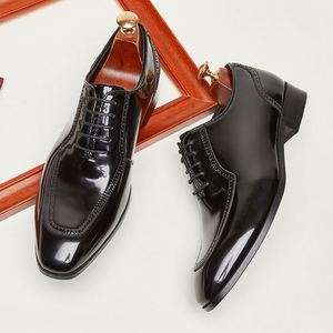 Zapatos de Vestir de Cuero Charol Estilo Británico para Hombre - Zapatos Oxford Retro con Punta Tallada, Ligeros, Transpirables y Antideslizantes - Product Image 4