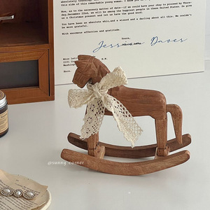 Ornement cheval à bascule rétro en bois avec ruban en dentelle, décoration de table compacte pour salon, chambre à coucher, entrée - Product Image 2