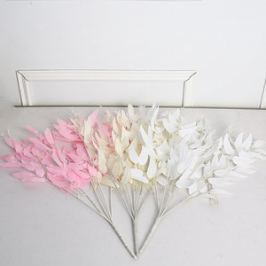 Ramillete de hojas de sauce artificiales Lichao, 5 ramas, flores de plástico para decoración de techos de boda - Product Image 4