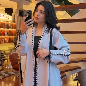 Hafizah Nova Abaya Solta Branca e Preta com Borda Costurada, Cardigã Longo Elegante para Mulheres Muçulmanas, Atacado - Product Image 5