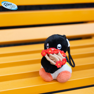 Ensemble de peluches Pingu Family Pingu <span class=keywords><strong>Pinga</strong></span> avec chapeau floral et bouquet, poupée en peluche originale de collection, cadeau, décoration d'intérieur, 12 cm - Product Image 3
