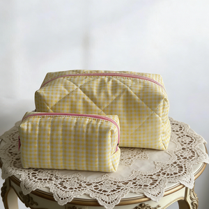 Borsa da Viaggio per Trucco Personalizzata in Gingham Giallo Crema <span class=keywords><strong>o</strong></span> <span class=keywords><strong>Borse</strong></span> Cosmetiche per Uso Quotidiano Personalizzabili con Logo per Donne e Ragazze - Product Image 3