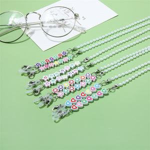 Chaîne de lunettes en résine colorée avec cœurs et étoiles, 70 cm, mignonne, anti-perte, perlée, pour masques et lunettes - Product Image 1