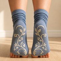 Chaussettes de sport d'intérieur antidérapantes personnalisées avec logo, chaussettes de yoga à bout ouvert, style décontracté, points de grip en silicone, OEM ODM